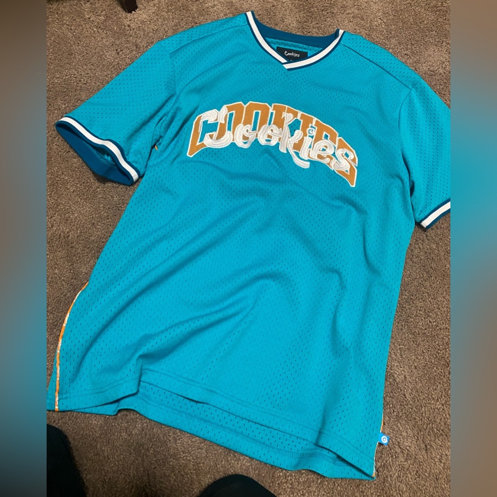 Brand new never wore jus throw me your best offer